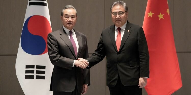 جنوبی کوریا، چین و جاپان تشقی ایشلر وزیرلری اوچ تامانمله همکارلیکنی کوچه‌یتیریش آرتیدن