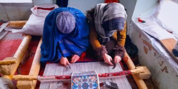 تخارده‌گی اۉقیمیشلی قیزلر قالین اۉرگنیشگه یوز کېلتیرگن