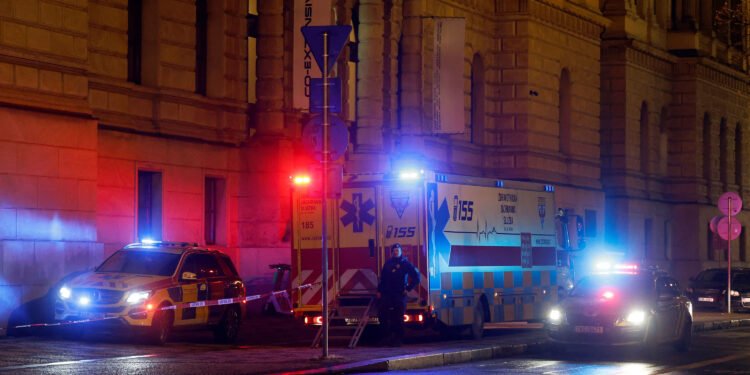 چک جمهوریتی؛ پراگ‌ده چارلز بیلیم‌یورتی نینگ طلبه‌سی 39 کیشی نی اۉلدیریب و یره‌دار قیلگن