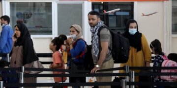 حجتی بۉلمه‌گن افغانستانلیک مهاجرلرنی پاکستان‌دن چیقیش جریمه‌سی کمه‌یدی