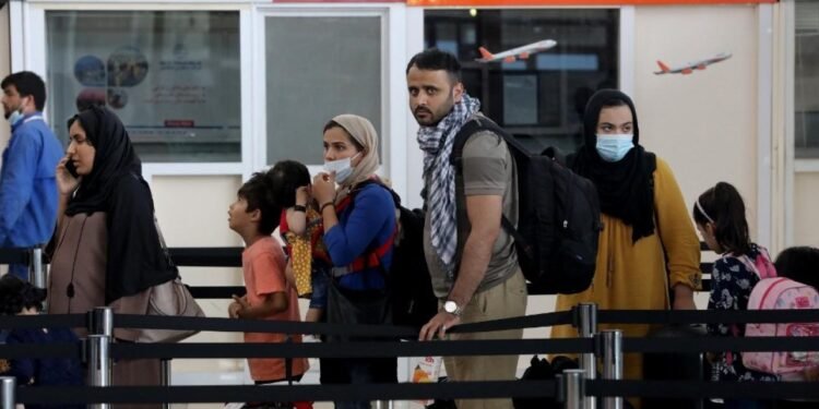 حجتی بۉلمه‌گن افغانستانلیک مهاجرلرنی پاکستان‌دن چیقیش جریمه‌سی کمه‌یدی