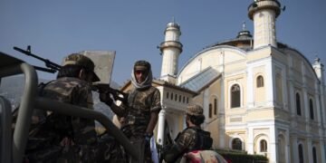 خلق ارا کیچیریم تشکیلاتی لاهه محکمه‌سی طالبان تامانیدن جنایت قربانلری اوچون عدالتنی تېزلشتیریشی کېره‌ک دېدی