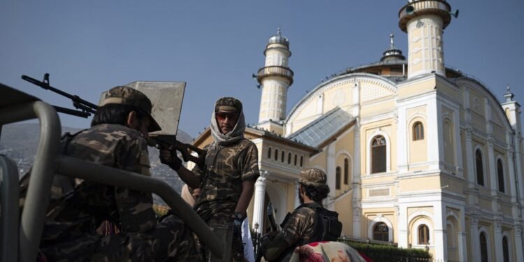 خلق ارا کیچیریم تشکیلاتی لاهه محکمهسی طالبان تامانیدن جنایت قربانلری اوچون عدالتنی تېزلشتیریشی کېرهک دېدی