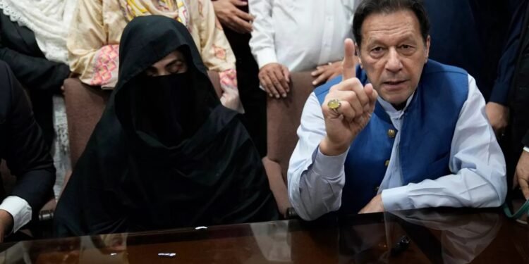 عمران خان ینه اۉن تورت ییل قماققه محکوم اېتیلدی