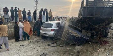 پاکستان‌ده یوزبېرگن بیر پارتلش عاقبتیده 5 پولیس اۉلیب و 22 کیشی یره‌لنگن