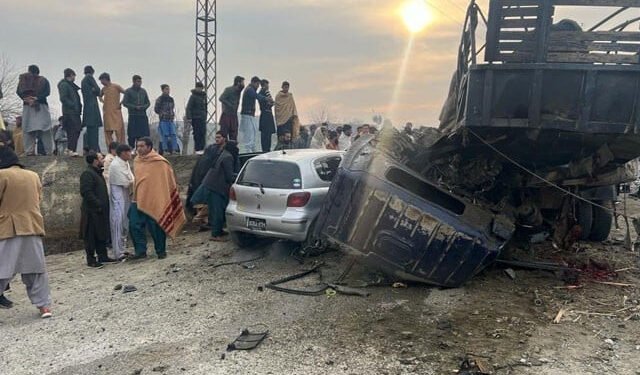 پاکستان‌ده یوزبېرگن بیر پارتلش عاقبتیده 5 پولیس اۉلیب و 22 کیشی یره‌لنگن