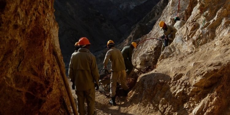 بدخشان ولایتیده آلتین کان‌نی قوله‌شی عاقبتیده اوچ کیشی اۉلیب و یره‌لنگن