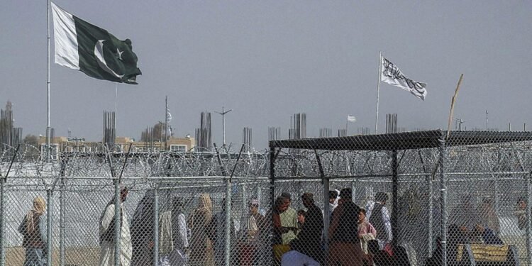 طالبان و پاکستان چېگره کوچلری اۉرته‌سیده تۉقنه‌شوو یوز بېرگن