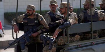 پاکستان‌ده بیر پارتلش عاقبتیده 5 حربی اۉلیب و باشقه ایکی حربی اېسه یره‌لنگن