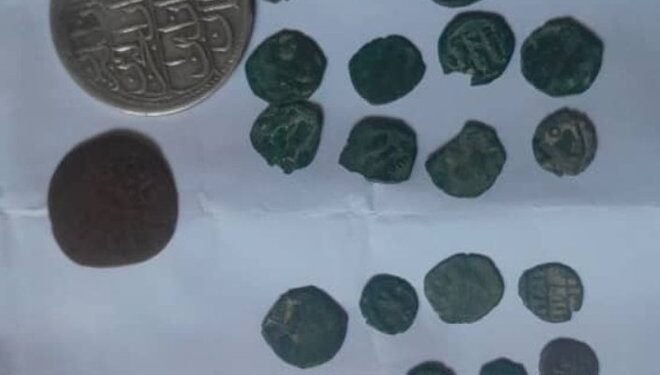 بدخشانلیک بیر کیشی غزنویلر دورهسیگه تېگیشلی ایگیرمهدن آرتیق تنگهنی محلی رسمیلرگه تاپشیرگن