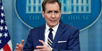 جان کربی: طالبان رسمیت‌گه تانیلیشی اوچون بېرگن وعده‌لرینی عملگه آشیریشی کېره‌ک