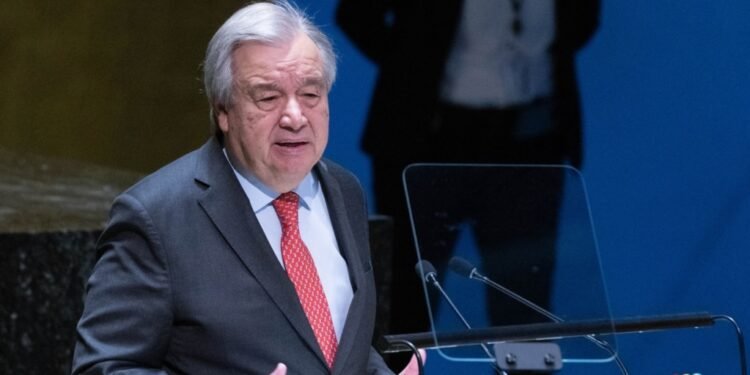 گوتریش: طالبان ۵۰ بویروغ بیلن عیال‌لر حق‌لرینی نقض اېتگن