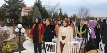 انقره‌ده خلق‌ا ارا خاتین-قیزلر کونی افغانستان‌لیک عیال‌لر تامانیدن نشانلندی