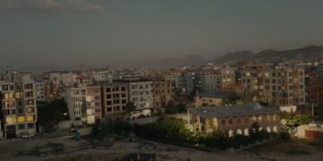 یوناما: بیر ساعت چراغ‌لرینگیزنی اوچیرینگ