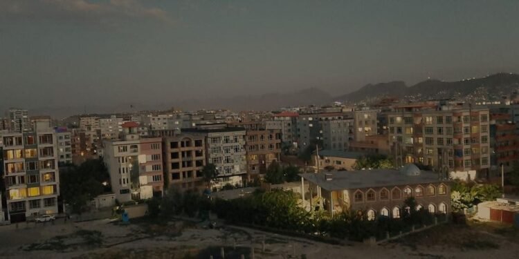 یوناما: بیر ساعت چراغ‌لرینگیزنی اوچیرینگ