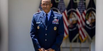 چارلز براون: اسراییل سۉره‌گن قورال‌نی اختیاریده قویمه‌گن‌میز