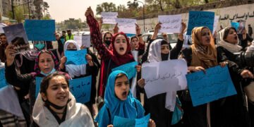 8- مارچ؛ خلق‌ارا خاتین-قیزلر بیردملیک کونی و افغانستان عیاللری‌نینگ قرانغو احوالی