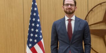 توماس وست منطقه‌گه بۉلگن ینگی سفریدن خبر بېردی