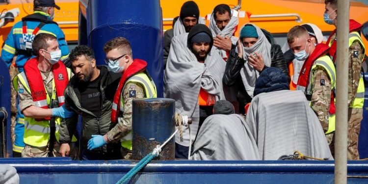 بریتانیا ناقانونی مهاجرلرنی روانداگه انتقال بېریش لایحهسینی تصدیقلگن