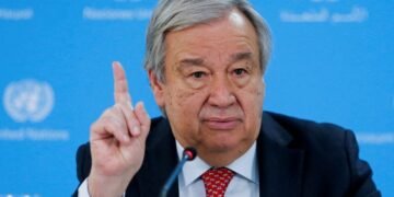 گوتریش خلق‌ارا قانون‌لرگه تَن بیرمسلیک کینگ کولمده کوپه‌یشیدن خواطر بېلدیردی