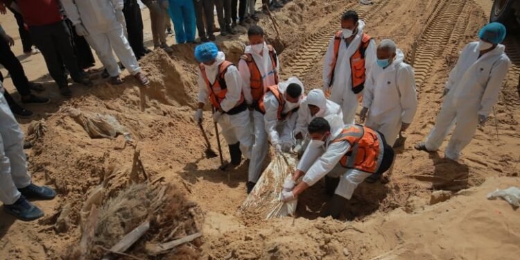 غزهده ۱۴۰ کوپلب انسان کومیلگن عاموی قبر تاپیلگن