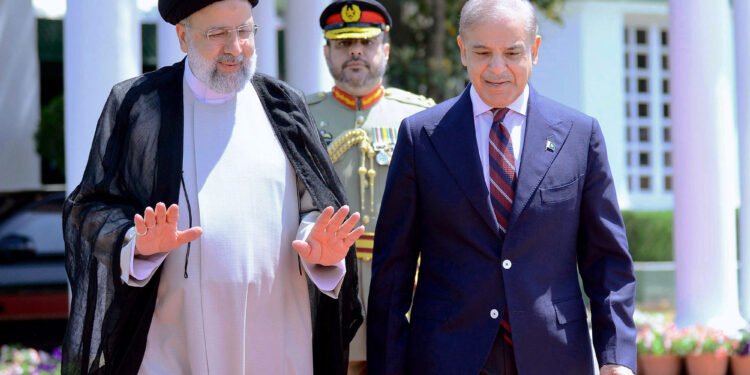 ایران و پاکستان افغانستان‌دن بۉلگن عصیانچیلیک‌دن خواطر بېلدیردی