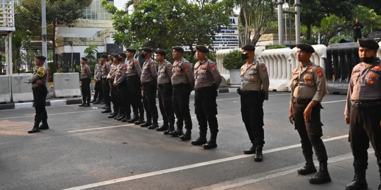 اندونیزیا پولیسی: القاعده گه اعضالیک عیبلاوی بیلن سکیز کیشی‌نی حبس گه آلدیک