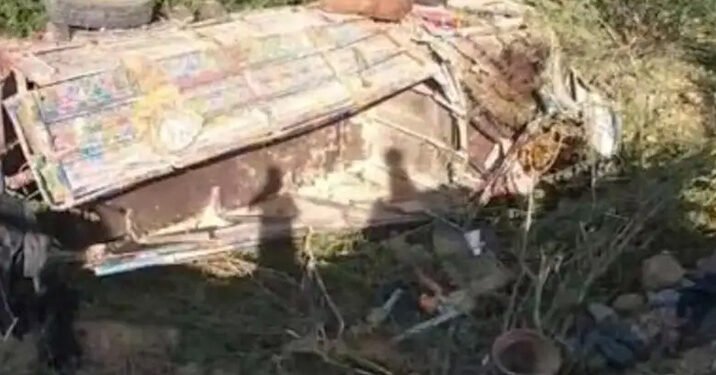 بلوچستان ده ترافیکی بیر حادثه عاقبتیده ۵۵ کیشی اۉلیب و یره‌لنگن