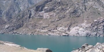 تخار ده بیر موتر نینگ سوو توغانی گه توشیب کېتگنی نتیجه‌سیده، ۷ کیشی هلاک بولدی