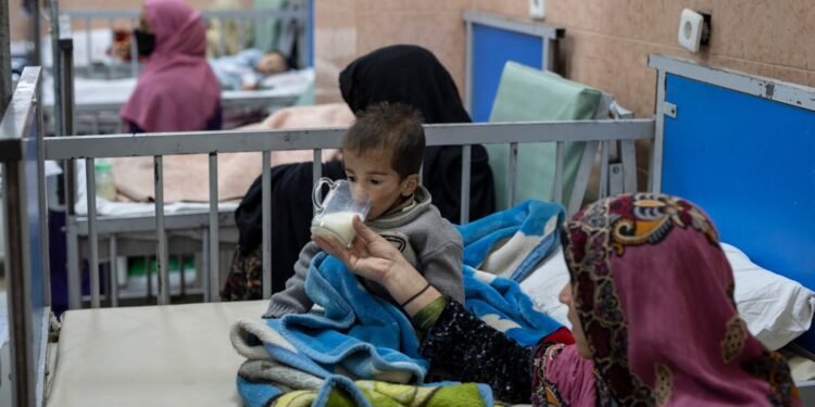 آزیق-آوقت دستوری: افغانستان‌ده تۉرت میلیون کیشی توییب آوقت‌لنمسلیککه چلینگن