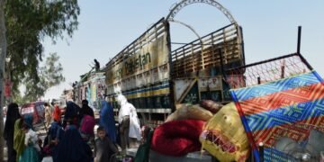 اۉتگن ایکّی کون‌ده پاکستان‌دن ۸۰۰‌دن آرتیق افغانستان‌لیک قاچقین‌ چیقریلگن