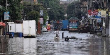 پاکستان ده قتیق یاغینگرچیلیک و چقماق نتیجه‌سیده، کمیده ۲۴ کیشی هلاک بۉلگن