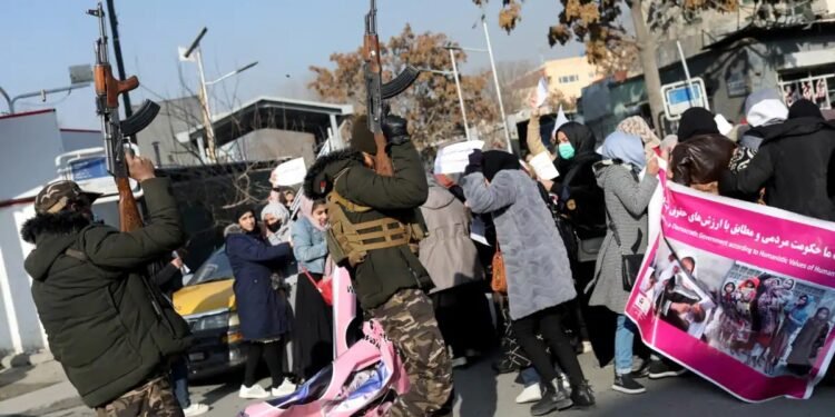 طالبان ۲۰۰ بویروغ بیلن انسان حقلرینی نقض قېلگن