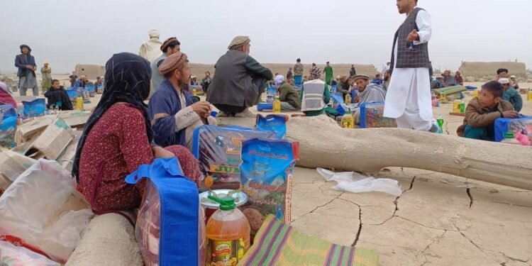 تخارلیک یاشلر بورکه‌ده سوو تاشقینلریدن زیان کورگنلرگه یاردم ییتکزیب بېردی