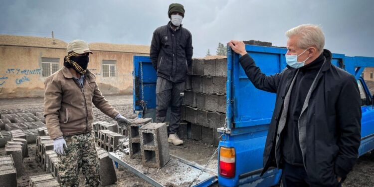 ایران‌ده ناقانونی چیت‌ایللیک ایشچی‌لر ایش‌گه آلینیشی اوستیده جریمه قوییلدی