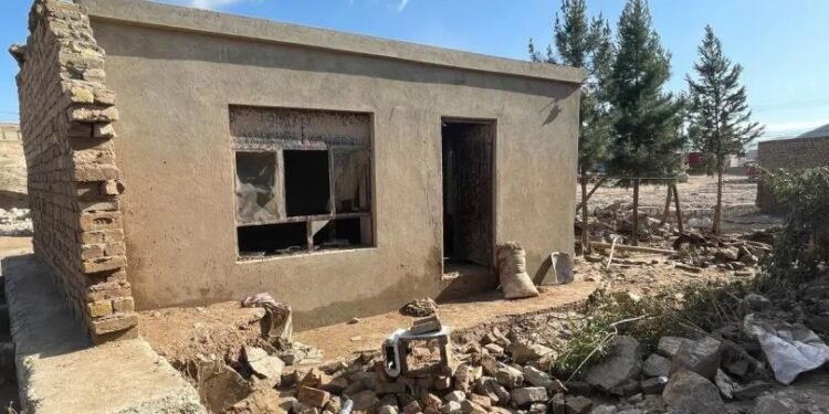 بغلانده ۴۰ مینگگه یقین باله باش پناهسیز قالگن