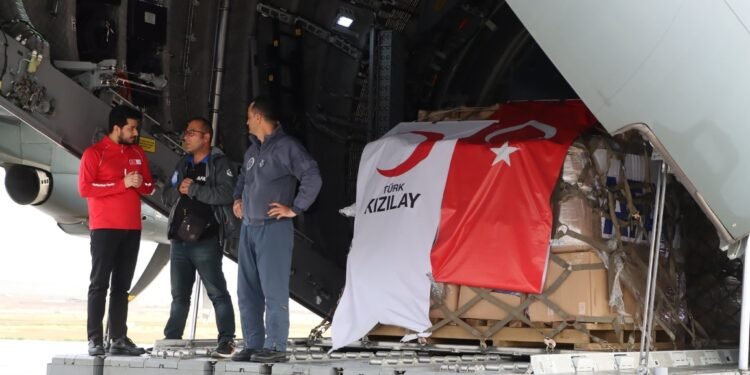 ترکیه ۲۴ تُن انسانپرورلیک یاردم افغانستانگه یوباردی