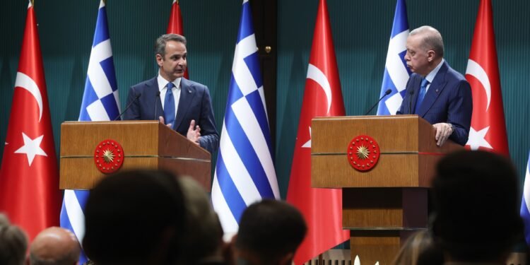 ترکیه و یونان رهبرلری اوچره‌شووی؛ همکارلیکلر آشیشی تاکید اېتیلدی