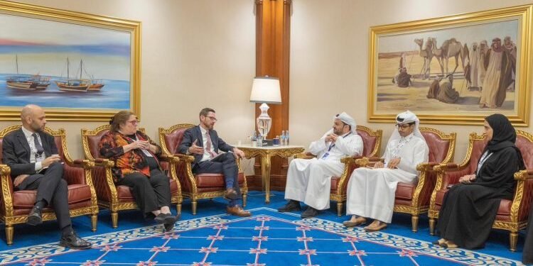 امریکا و قطر رسمی‌لری افغانستان خصوصیده اوچره‌شگن