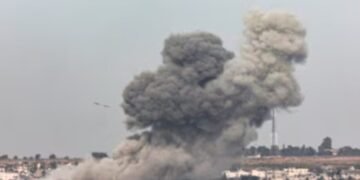 رفح‌ده باش‌پناه‌ ایزلاوچیلرگه قرشی ینه هجوم؛ اۉنلرچه کیشی اۉلیب و یره‌لندی