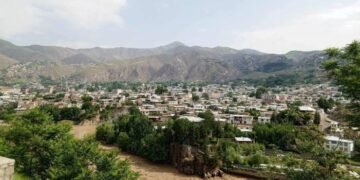 بدخشان‌ده سوو تاشقینی؛ بیر عایله‌‌‌دن اۉن کیشی جان بېرگن.