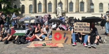 برلین و پاریس بیلیم یورت‌لریده فلسطین اوروشیگه قرشی ناراضلیک نمایش‌لر باشلندی