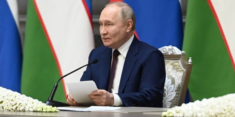 پوتین: طالبان بیلن علاقهده بۉلیب توریشیمیز کېرهک