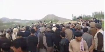 طالبان‌گه قرشی اعتراض؛ درایم‌دن کیین ارگوده باشلندی