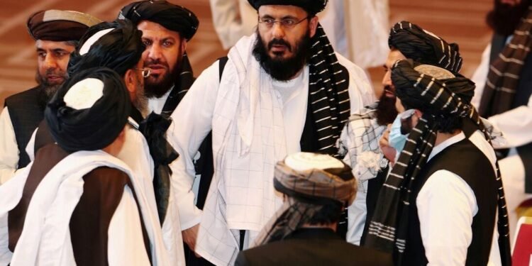 اوراسیا یېتکرمه‌سی: طالبان افغانستان‌ده جاری وضعیت اوچون یۉللرینی اوزگرتیرسین