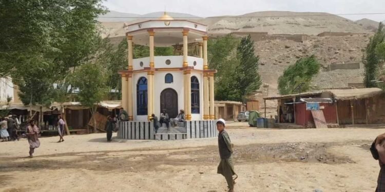 بدخشانده تاغ سیلجیشی؛ بیر کیشی جان بیریب و نیچه کیشی یرهلنگن