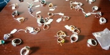 کابل‌ده ۴۰ مینگ دالرلیک آلتین اوغیرله‌گن عیال قۉلگه آلیندی