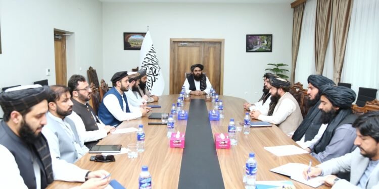 طالبان تامانیدن دوحه ییغینیده ذبیح الله مجاهد ییتکچیلیگیده‌ بۉلگن هیات اشتراک قیله‌دی