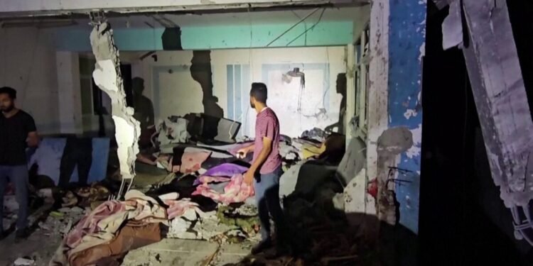 غزه‌ده مکتب اوستیده اسراییل هجومی؛ اۉنلرچه کیشی قربان بۉلگن