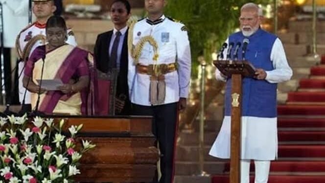 نریندا مودی هندوستان باش وزیری اوله‌راق آنت ایچدی